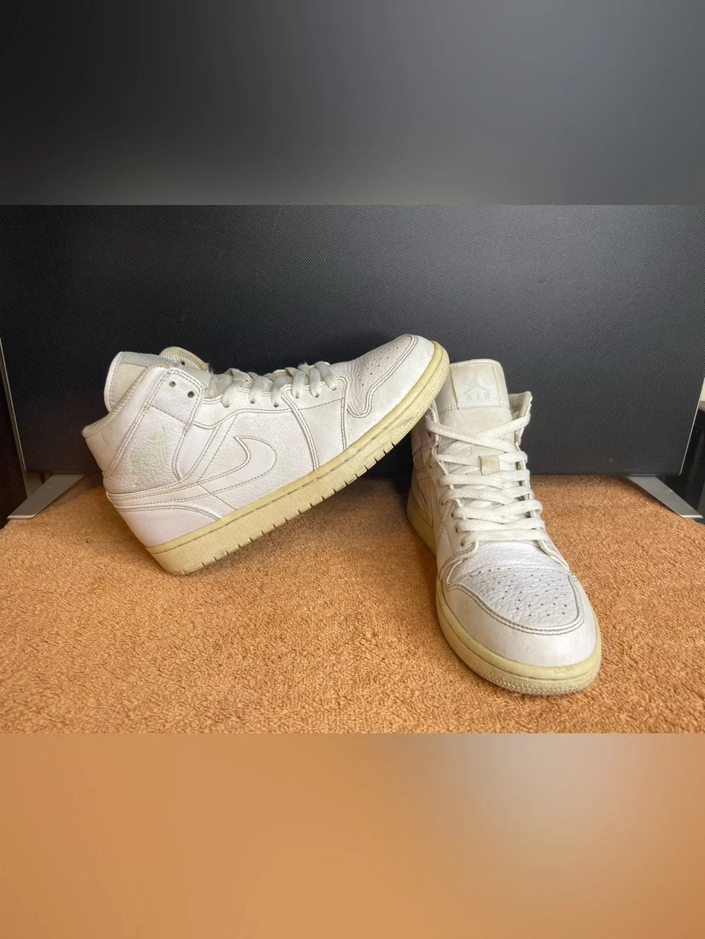 Nike Air Jordan 1 Mid Triple White 554724-109 Men's Sz. 9 Basketball Sneakers